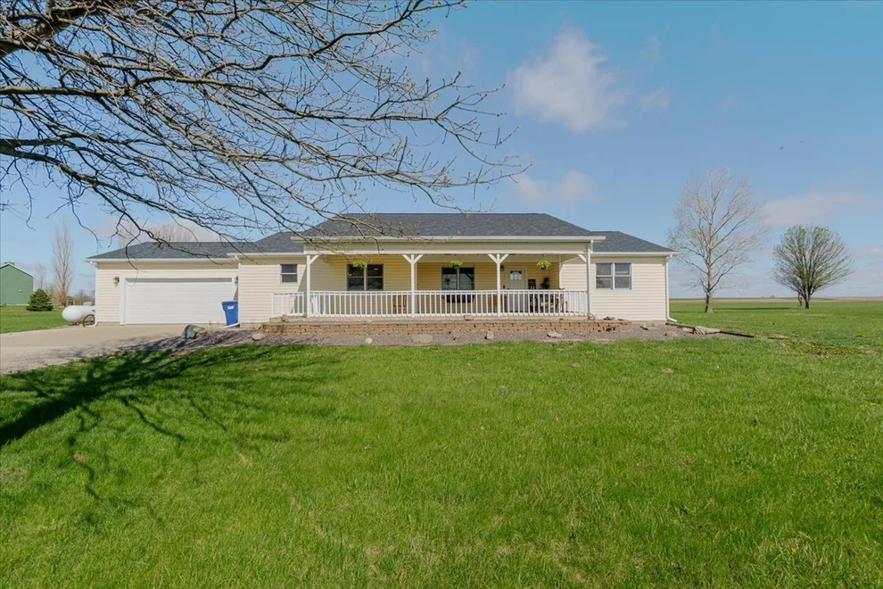 Unit for sale at 1388 E 2950 North Road, Mansfield, IL 61854