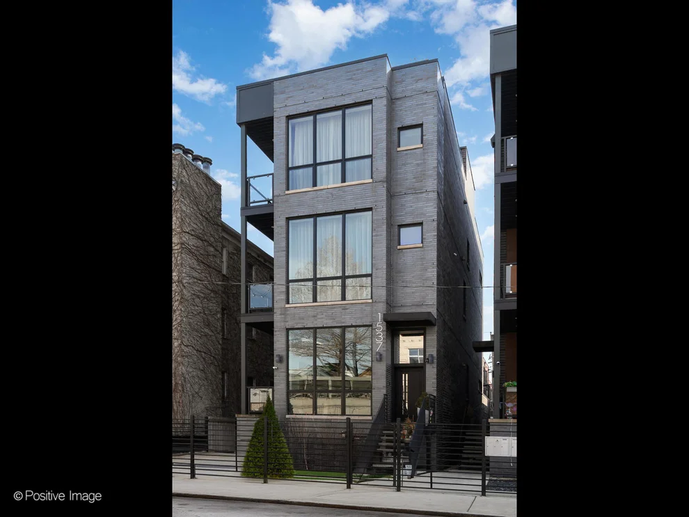 Unit for sale at 1537 W Pearson Street, Chicago, IL 60642
