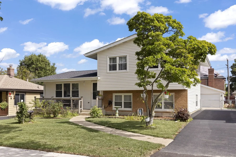 Unit for sale at 639 N Indiana Street, Elmhurst, IL 60126