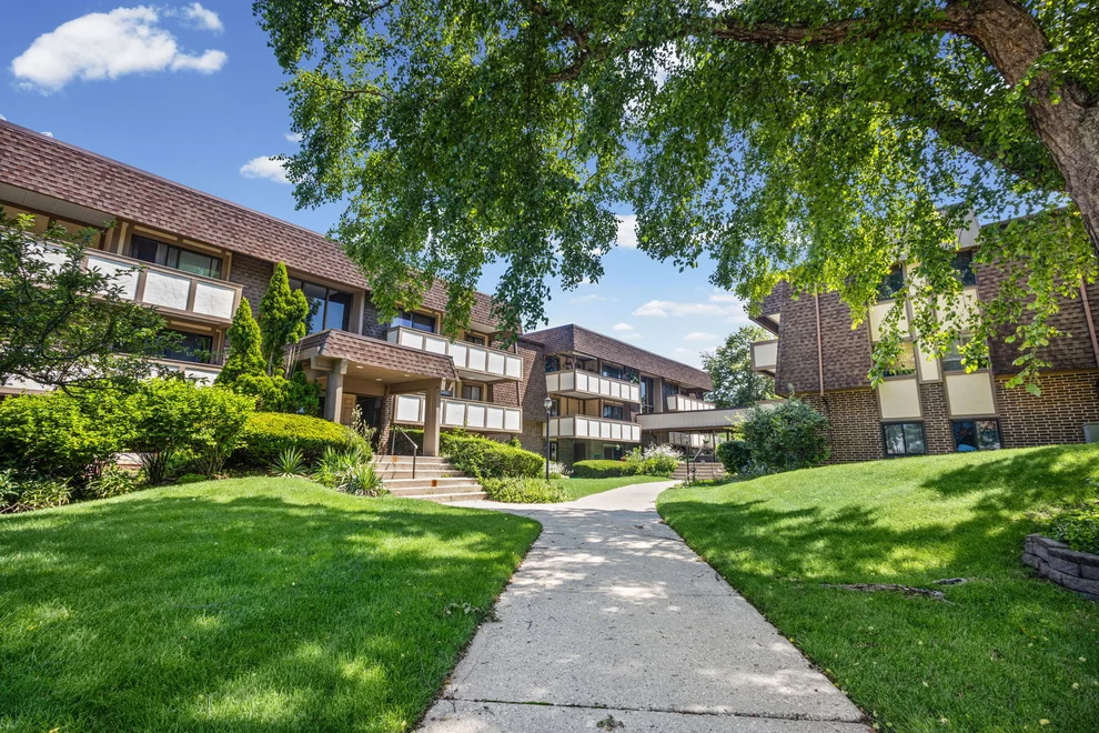 Unit for sale at 435 Cavalier Court, Dundee, IL 60118
