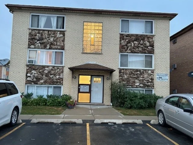 Unit for sale at 10490 Betty Court, Rosemont, IL 60018