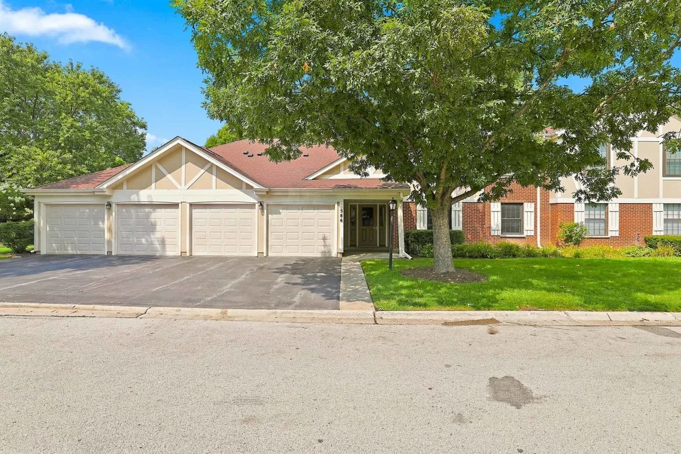 Unit for sale at 586 Williamsburg Court, Wheeling, IL 60090