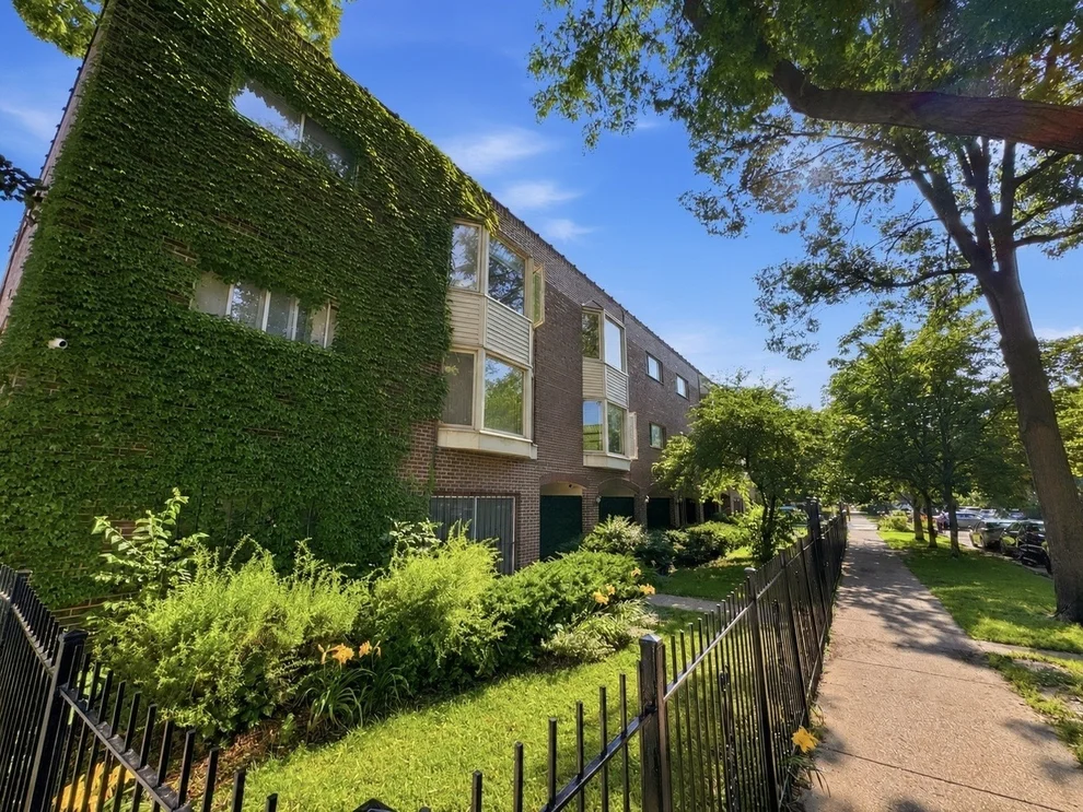 Unit for sale at 1612 W Farwell Avenue, Chicago, IL 60626