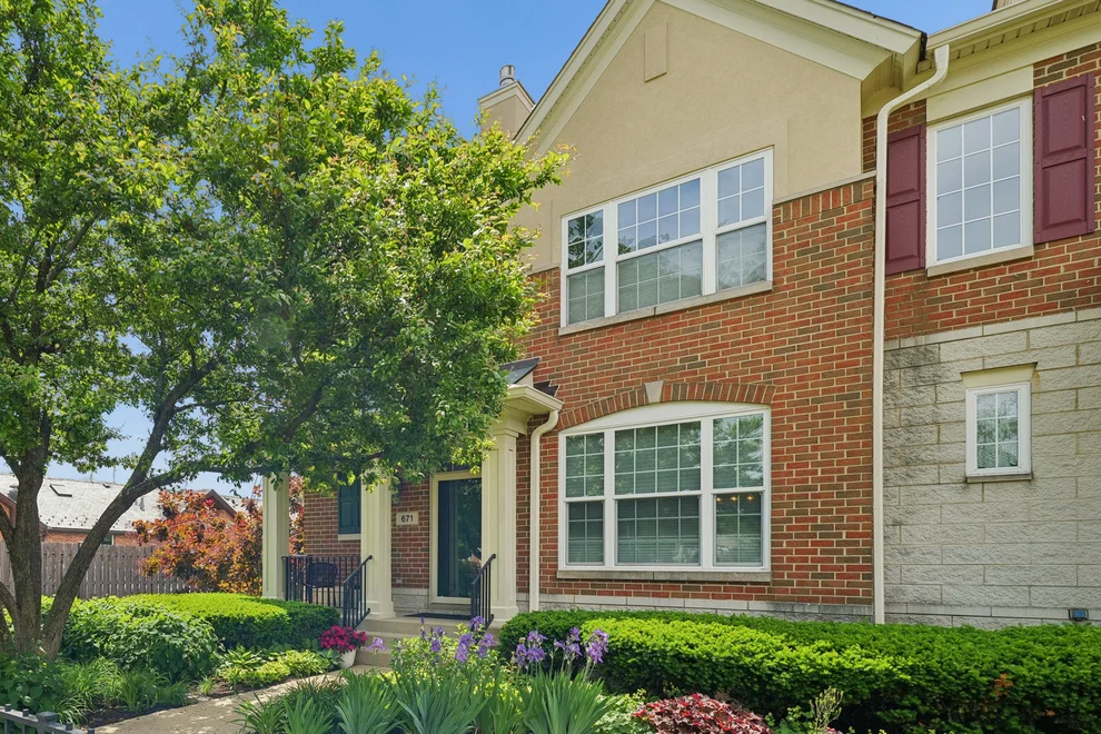 Unit for sale at 671 Central Avenue, Deerfield, IL 60015