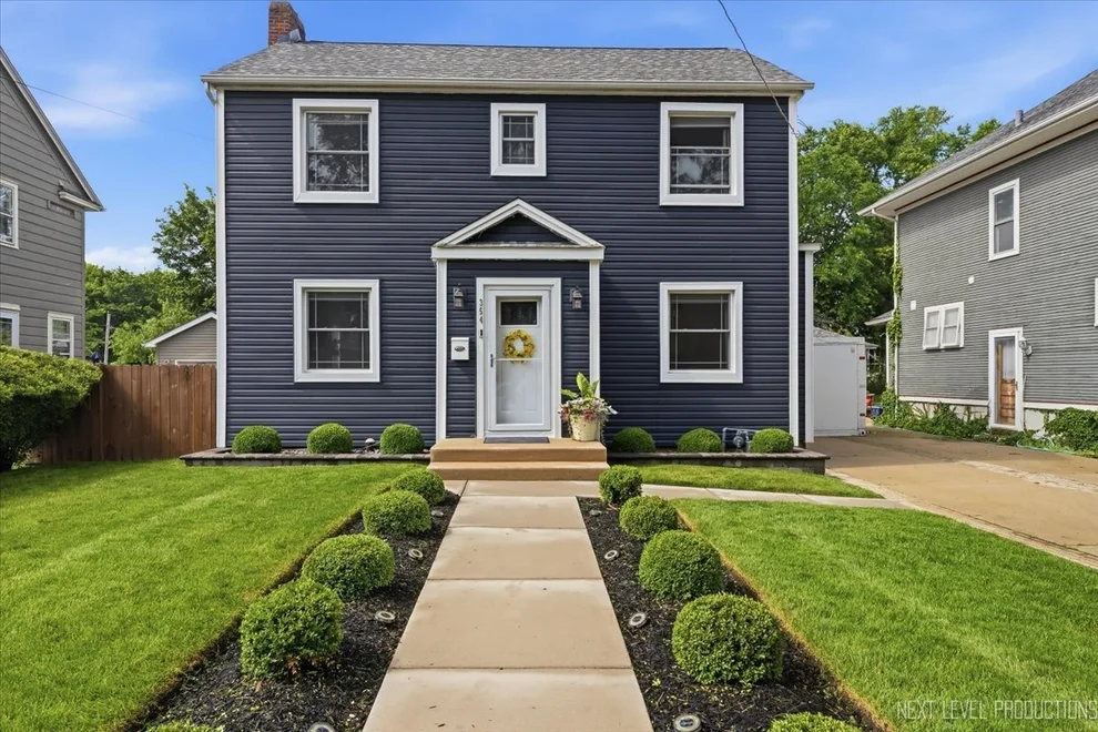 Unit for sale at 354 Jefferson Avenue, Elgin, IL 60120