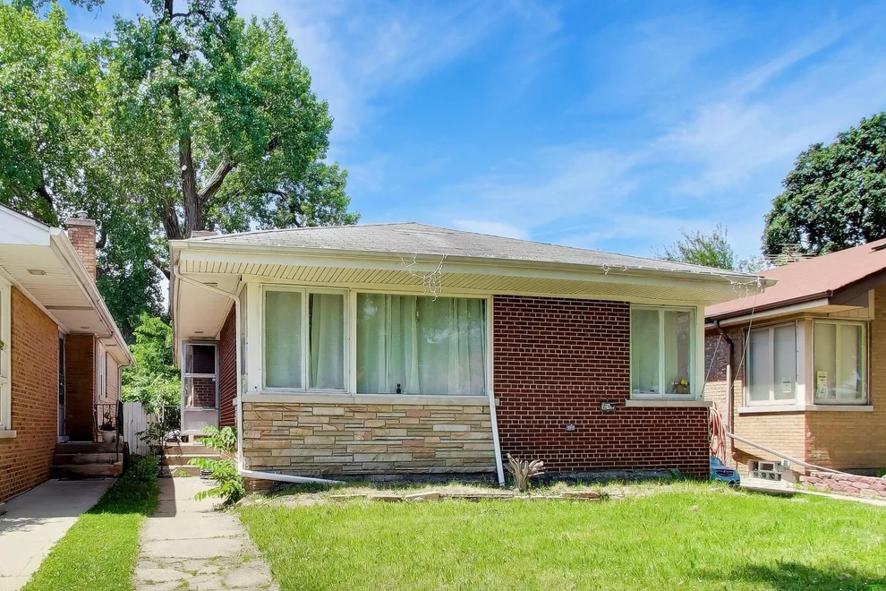 Unit for sale at 6018 N Campbell Avenue, Chicago, IL 60659