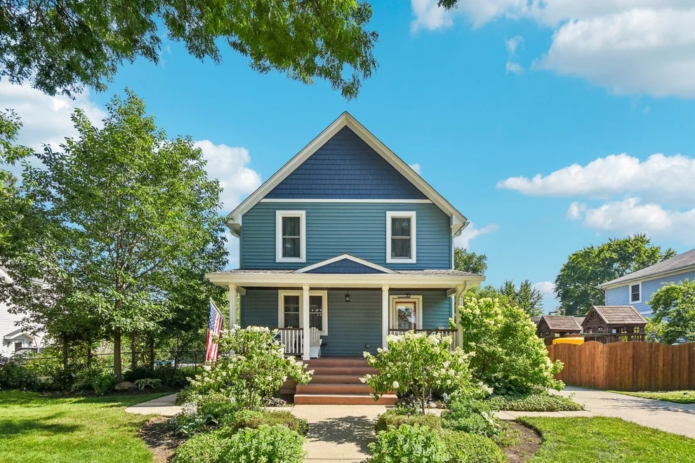 Unit for sale at 35 W Elm Avenue, Roselle, IL 60172