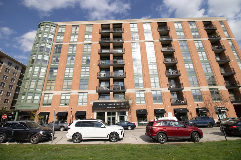 Unit for sale at 1 S Highland Avenue, Arlington Heights, IL 60005