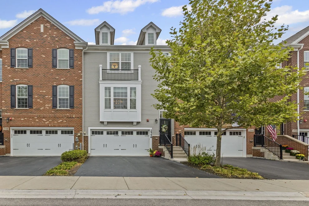 Unit for sale at 2546 Huntleigh Lane, Woodridge, IL 60517