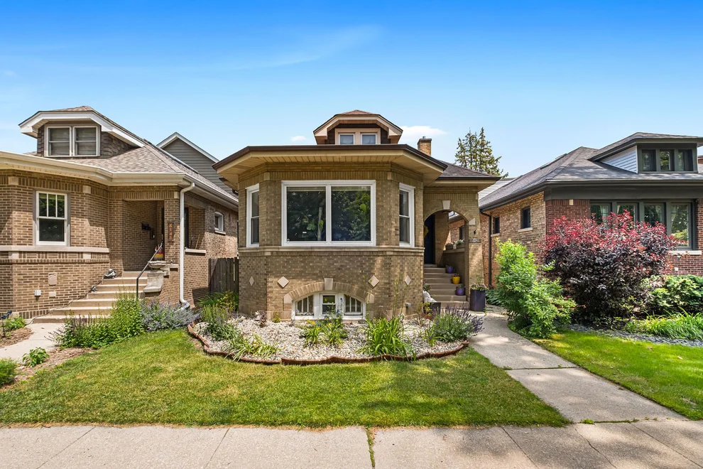 Unit for sale at 6141 N Maplewood Avenue, Chicago, IL 60659