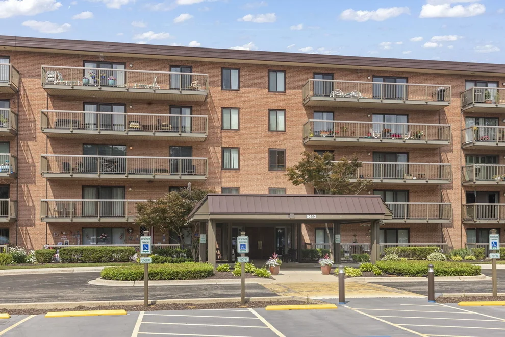 Unit for sale at 6443 Clarendon Hills Road, Willowbrook, IL 60527