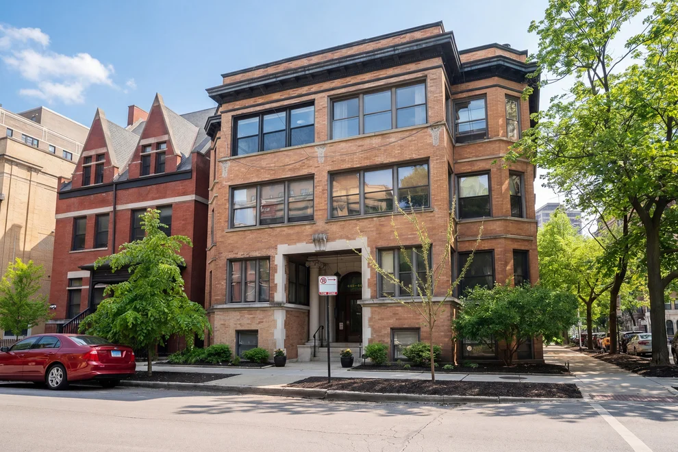Unit for sale at 445 W SURF Street, Chicago, IL 60657