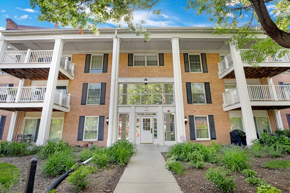 Unit for sale at 5500 Carriageway Drive, Rolling Meadows, IL 60008