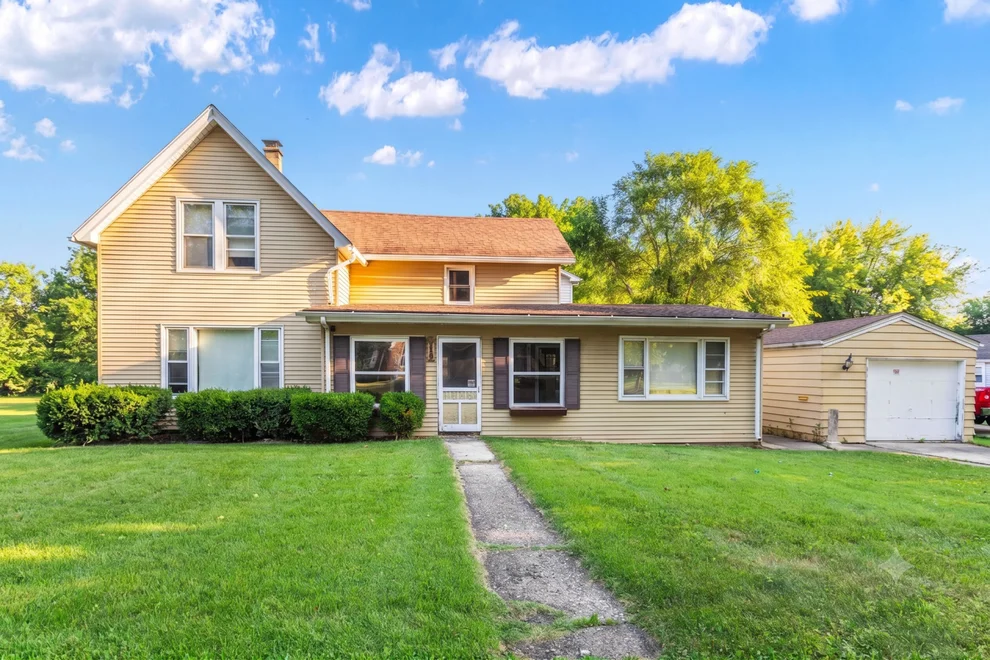 Unit for sale at 514 Locust Street, Elgin, IL 60123