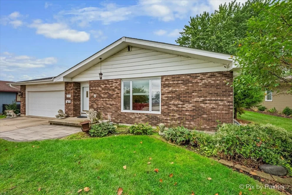 Unit for sale at 125 W Middle Street, South Elgin, IL 60177