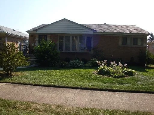 Unit for sale at 8645 N keystone Avenue, SKOKIE, IL 60076
