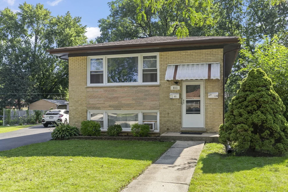 Unit for sale at 611 N Lullo Drive, Addison, IL 60101