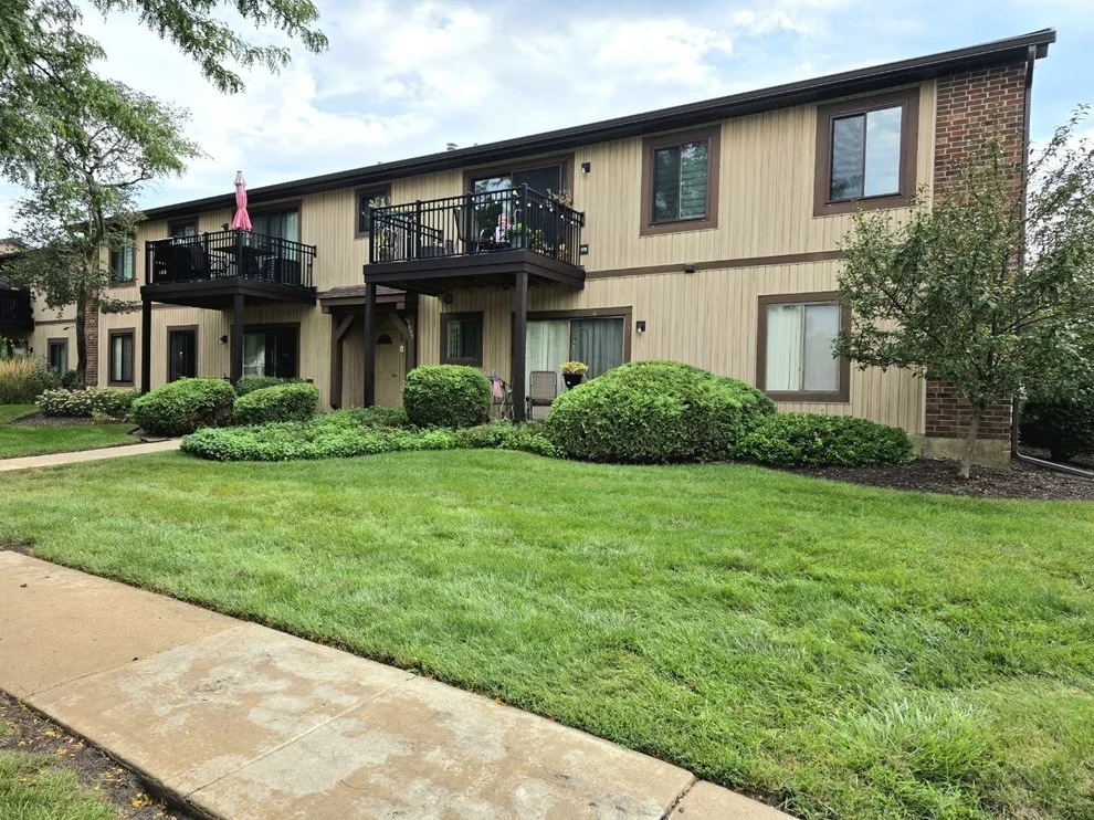 Unit for sale at 1099 Prescott Drive, Roselle, IL 60172