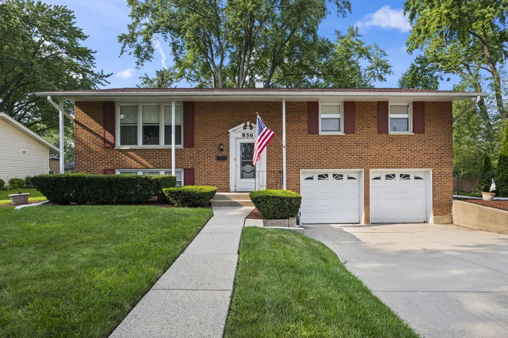 Unit for sale at 856 E Sayles Drive, Palatine, IL 60074