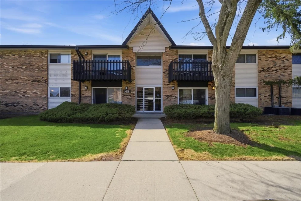 Unit for sale at 14B Kingery Quarter, Willowbrook, IL 60527