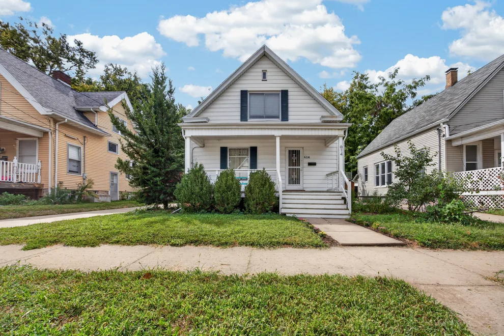 Unit for sale at 614 W Oakland Avenue, Bloomington, IL 61701