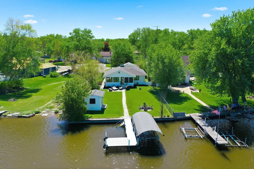 Unit for sale at 624 Country Club Drive, McHenry, IL 60050