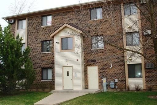 Unit for sale at 1 Cedar Court, VERNON HILLS, IL 60061