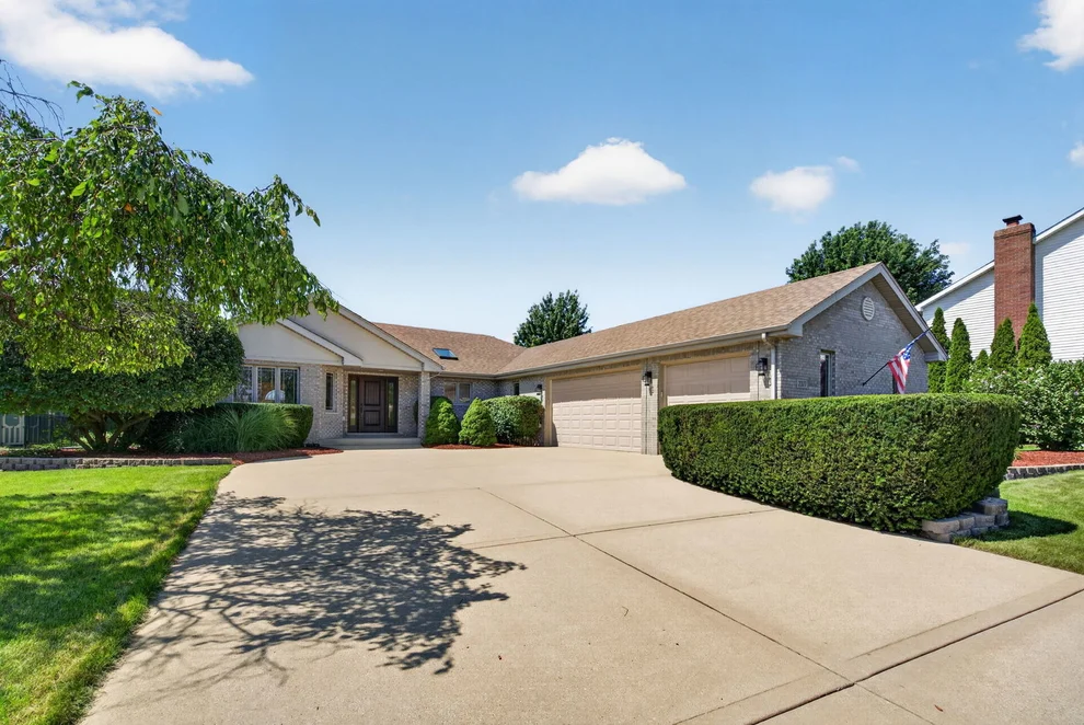 Unit for sale at 2377 Rock Canyon, New Lenox, IL 60451