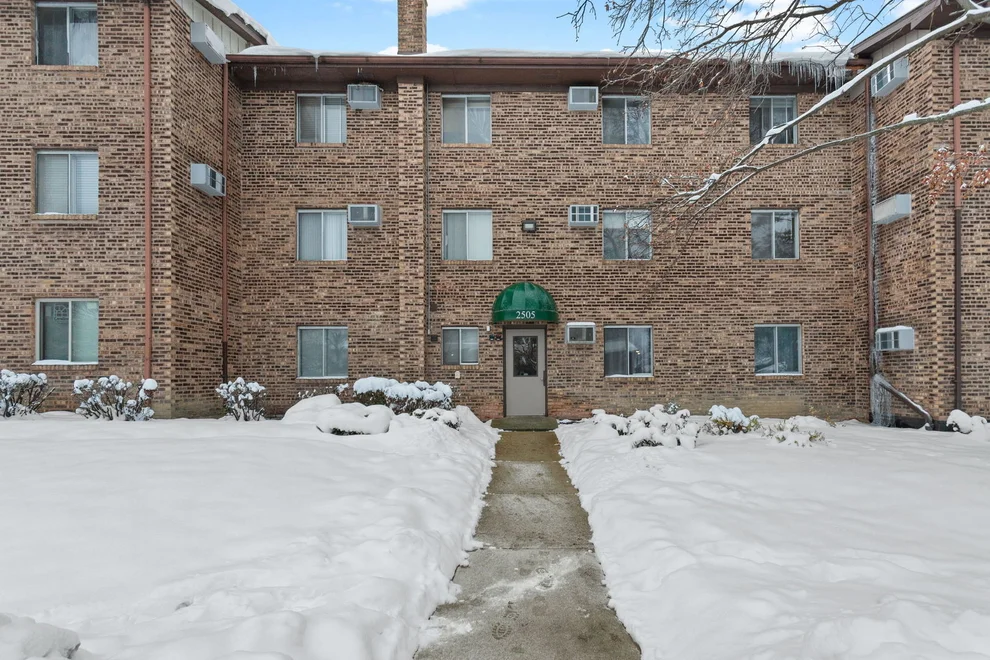 Unit for sale at 2505 Spring Street, Woodridge, IL 60517