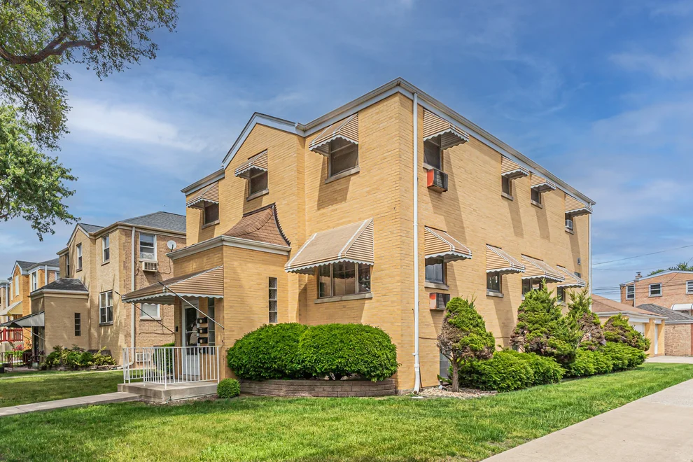 Unit for sale at 2001 N 73rd Court, Elmwood Park, IL 60707
