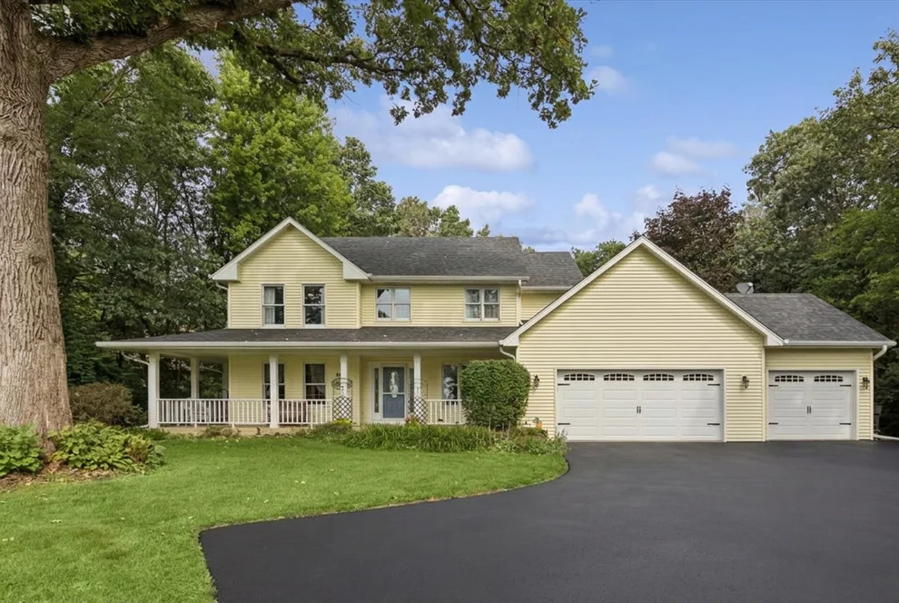 Unit for sale at 11115 E Riviera Drive, Spring Grove, IL 60081