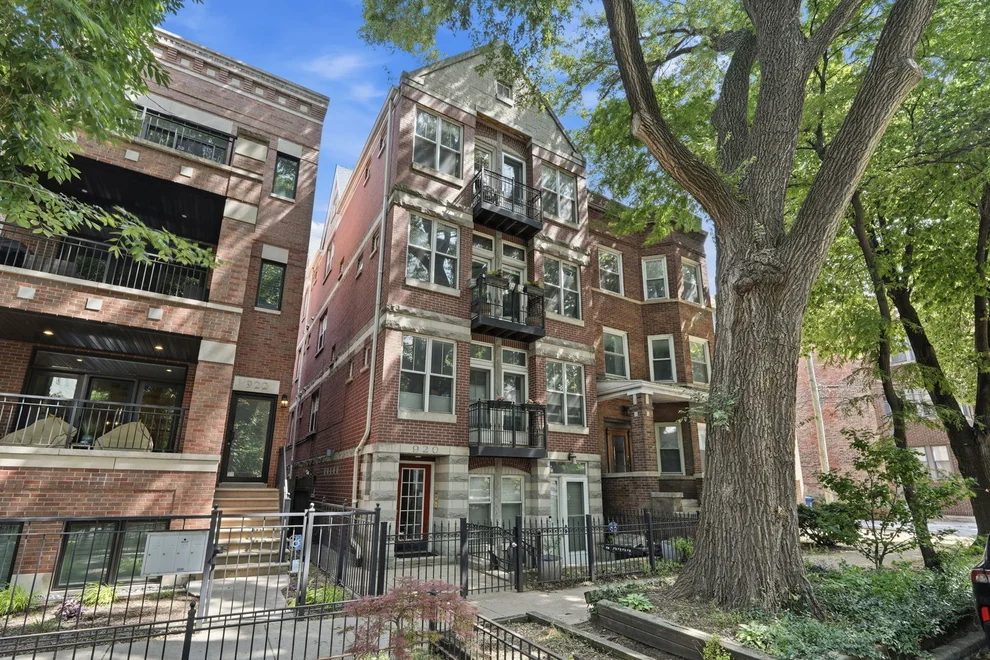 Unit for sale at 920 W Wolfram Street, Chicago, IL 60657
