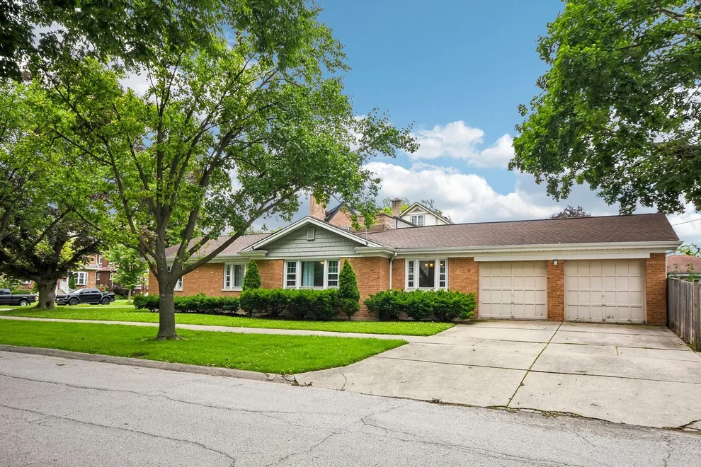Unit for sale at 1620 Courtland Avenue, Park Ridge, IL 60068