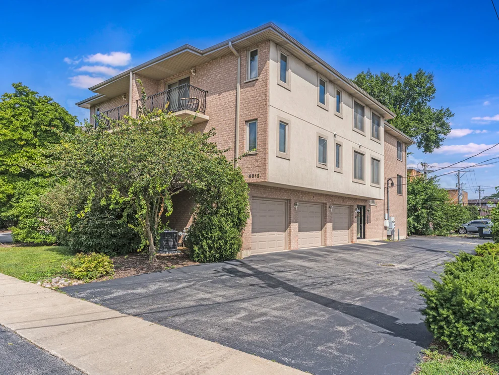 Unit for sale at 4012 W 105th Street, Oak Lawn, IL 60453