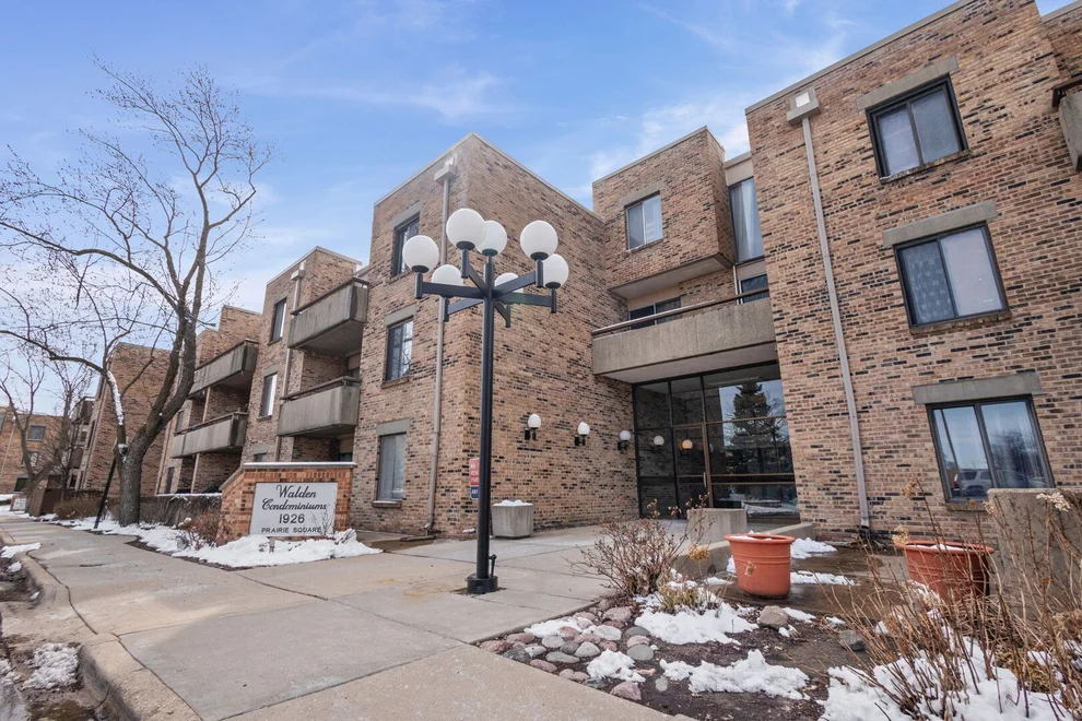 Unit for sale at 1926 Prairie Square, Schaumburg, IL 60173