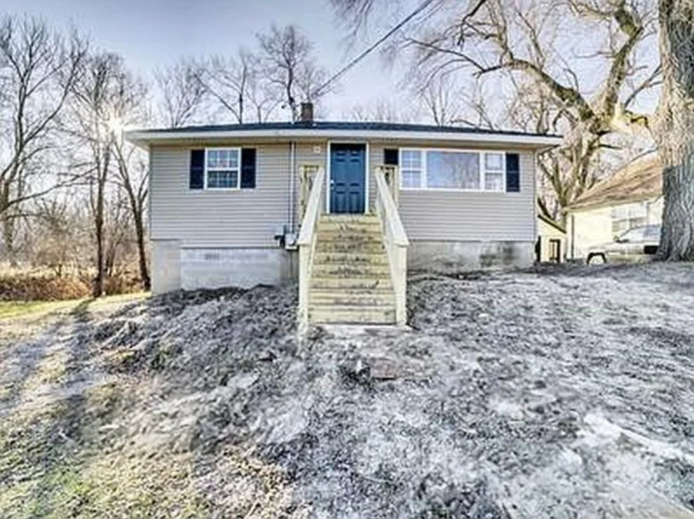 Unit for sale at 379 W North Street, Watseka, IL 60970