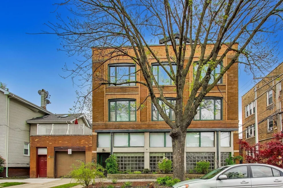 Unit for sale at 1757 W SUNNYSIDE Avenue, Chicago, IL 60640