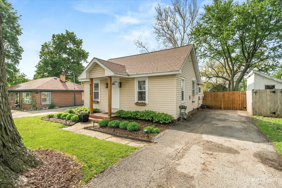 Unit for sale at 208 Oak Street, Big Rock, IL 60511
