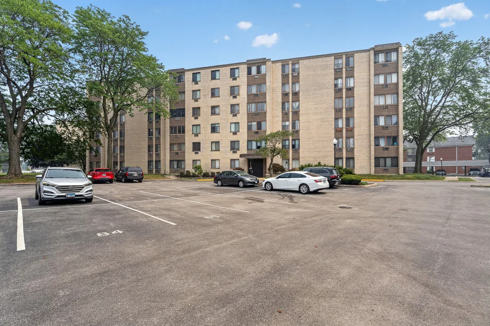 Unit for sale at 9745 S Karlov Avenue, Oak Lawn, IL 60453