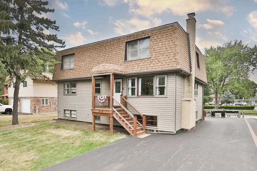 Unit for sale at 717 Monterrey Terrace, McHenry, IL 60051