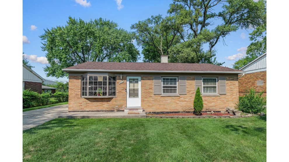 Unit for sale at 15522 Dearborn Street, South Holland, IL 60473