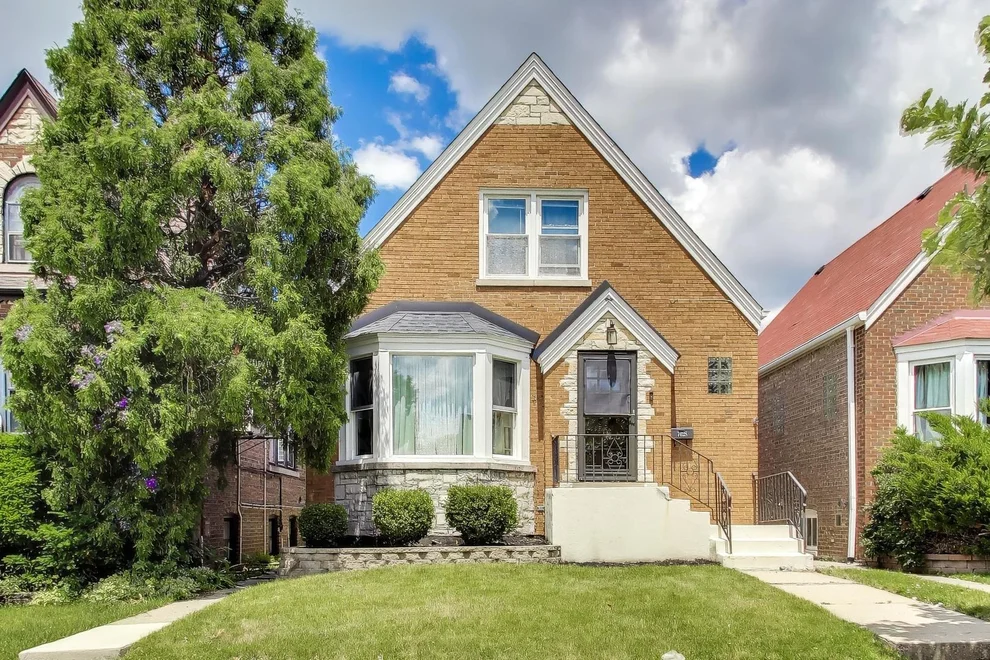 Unit for sale at 7028 W MELROSE Street, Chicago, IL 60634