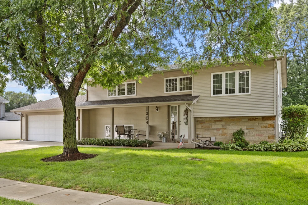 Unit for sale at 1204 Leeds Lane, Elk Grove Village, IL 60007