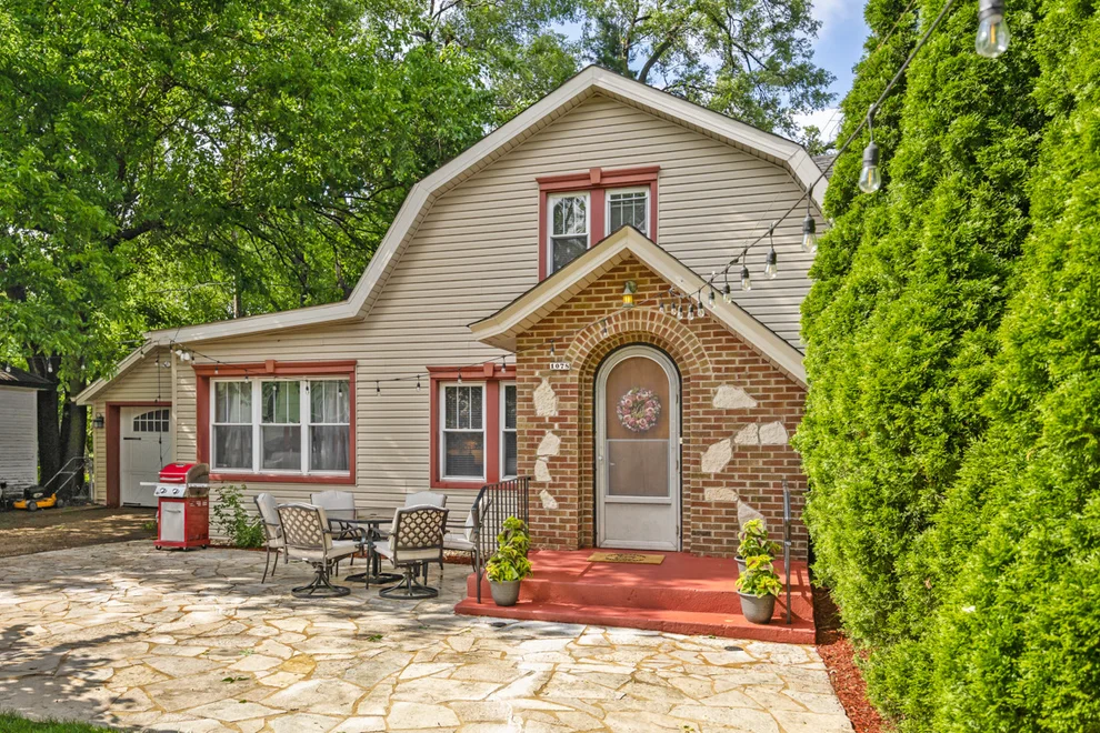 Unit for sale at 1078 Greenview Avenue, Des Plaines, IL 60016