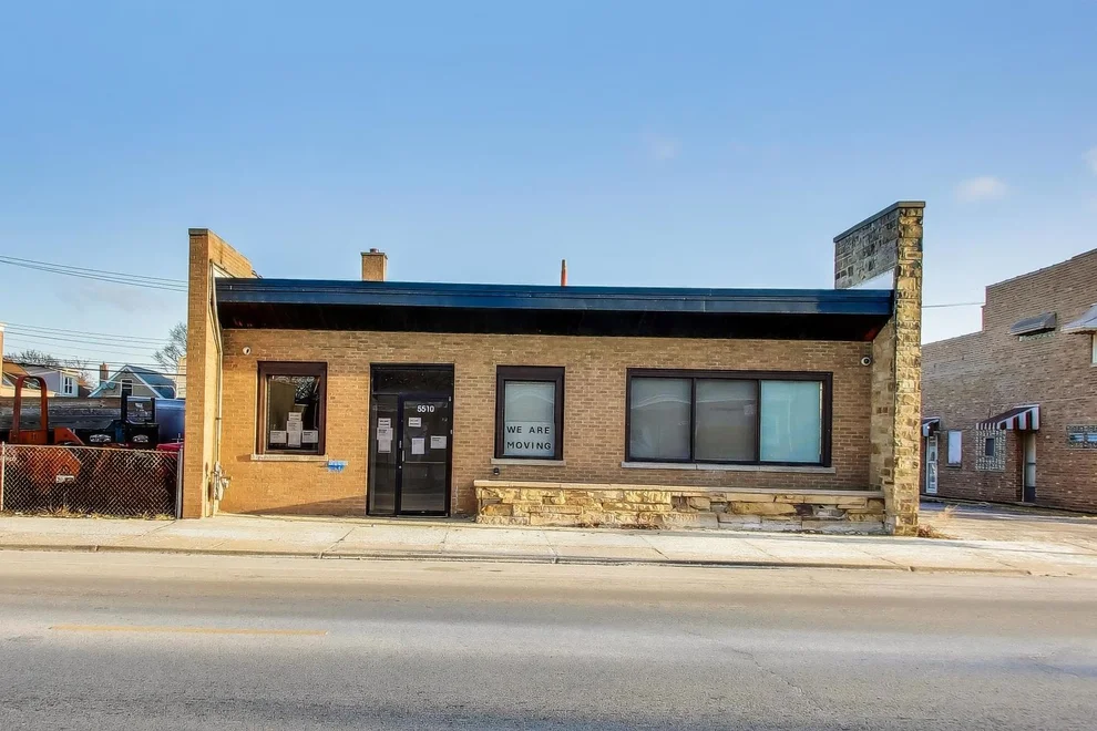 Unit for sale at 5510 W Montrose Avenue, Chicago, IL 60641