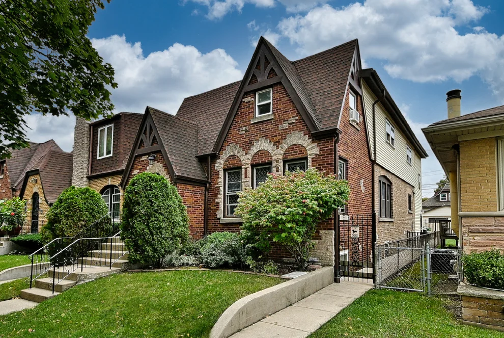 Unit for sale at 5856 N Mobile Avenue, Chicago, IL 60646