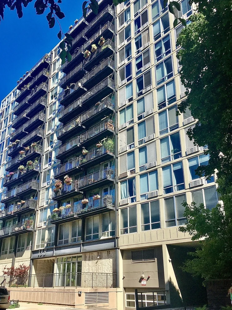 Unit for sale at 450 W BRIAR Place, Chicago, IL 60657