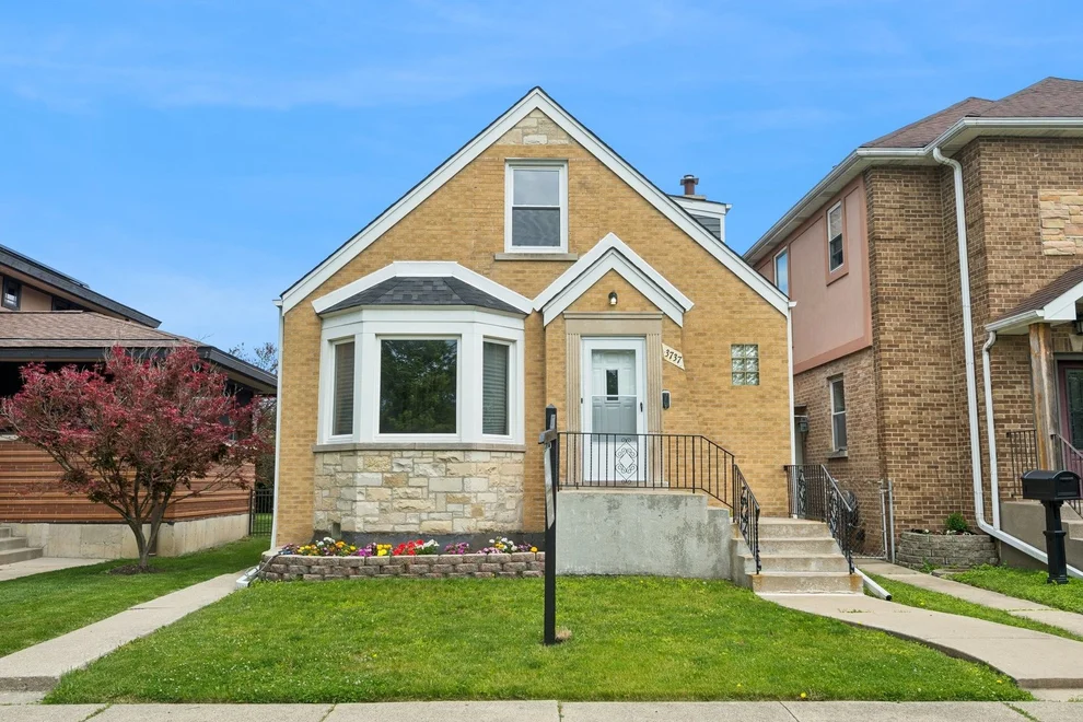 Unit for sale at 3737 N Cumberland Avenue, Chicago, IL 60634