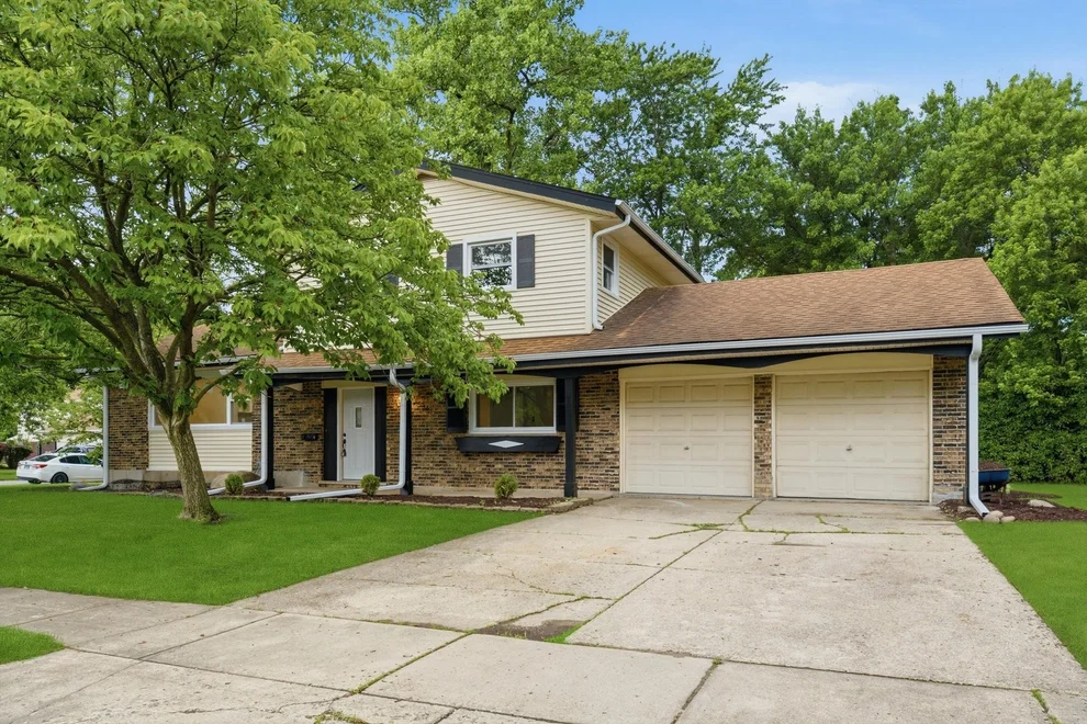 Unit for sale at 17636 Baker Avenue, Country Club Hills, IL 60478