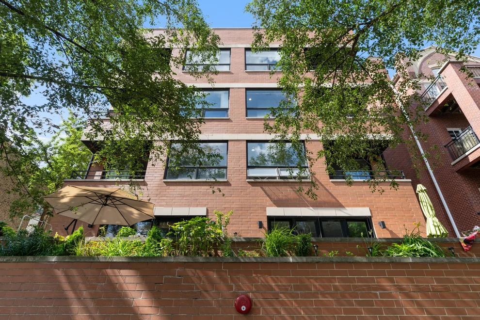 Unit for sale at 934 W Cuyler Avenue, Chicago, IL 60613